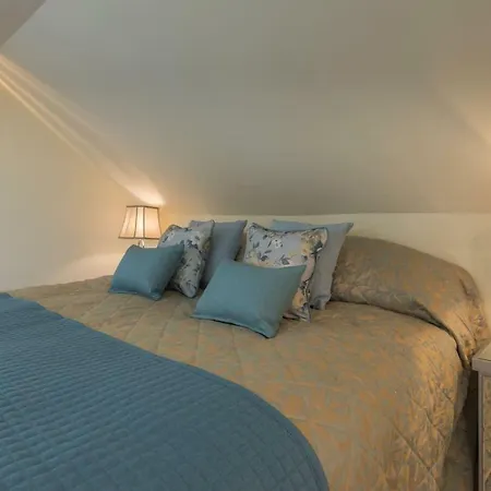 Woodhaven - Luxury 4 Bedroom Rural Retreat With Hot Tub Near To District بيت للعطل