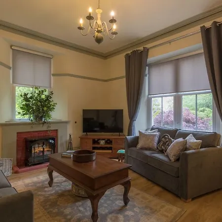 Woodhaven - Luxury 4 Bedroom Rural Retreat With Hot Tub Near To District بيت للعطل