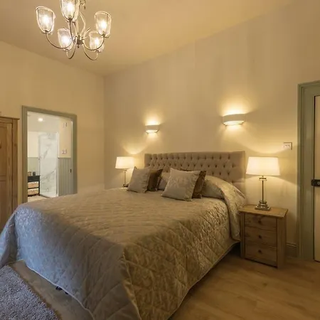 بيت للعطل Woodhaven - Luxury 4 Bedroom Rural Retreat With Hot Tub Near To District *