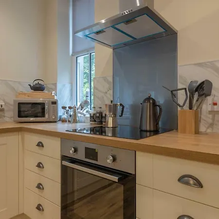 Woodhaven - Luxury 4 Bedroom Rural Retreat With Hot Tub Near To District بيت للعطل