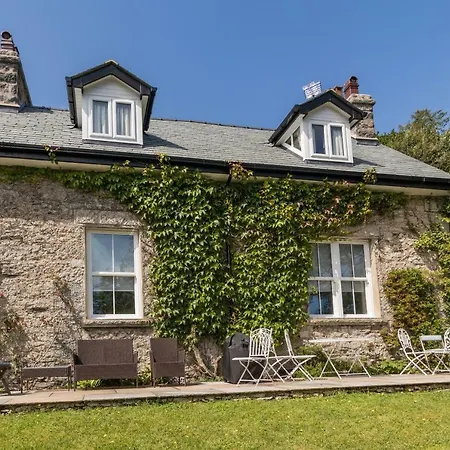 Woodhaven - Luxury 4 Bedroom Rural Retreat With Hot Tub Near To District Grange-over-Sands